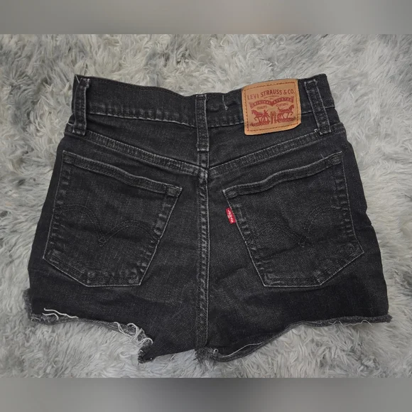 Levi's Dark Denim Women's Shorts - Picture 1 of 9